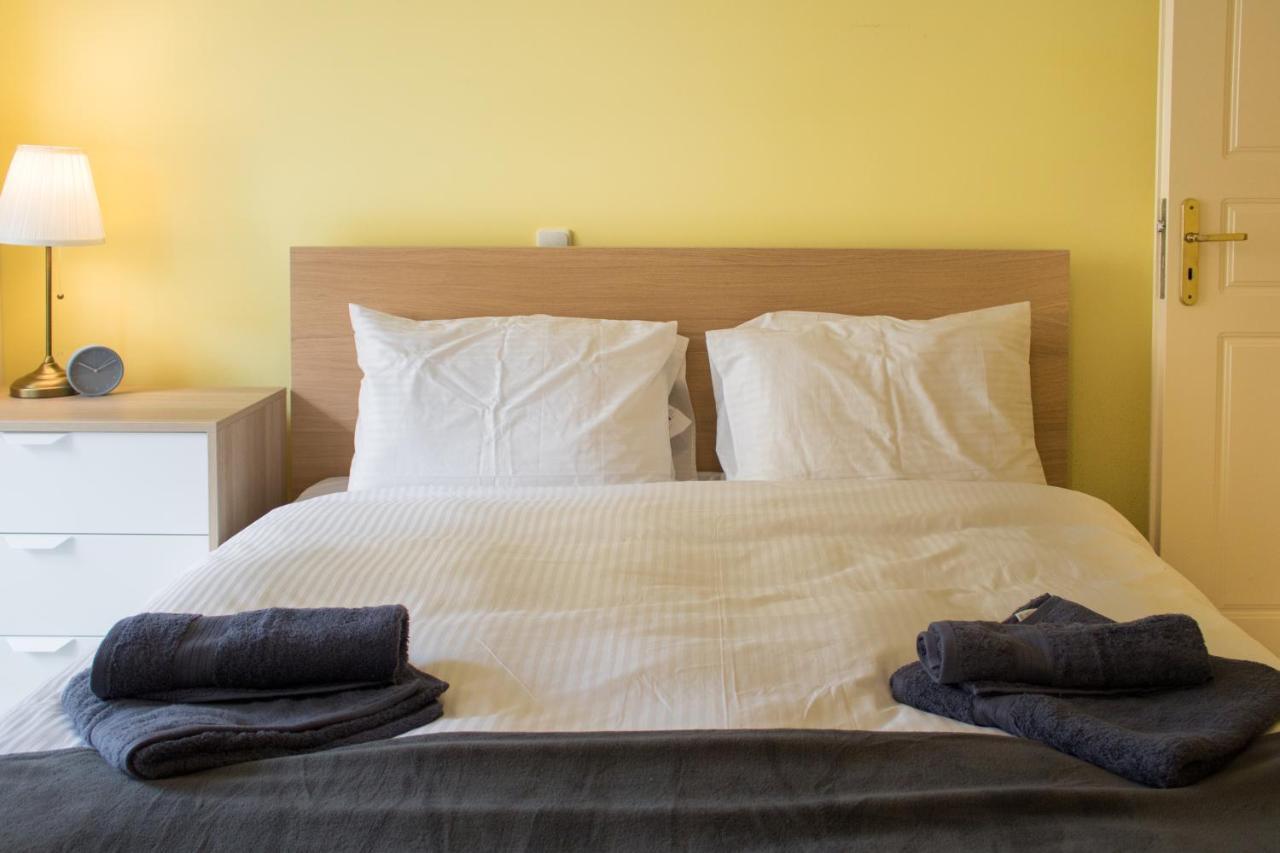 3 Bedroom Comfortable Apartment Gtd31506 Atene Esterno foto