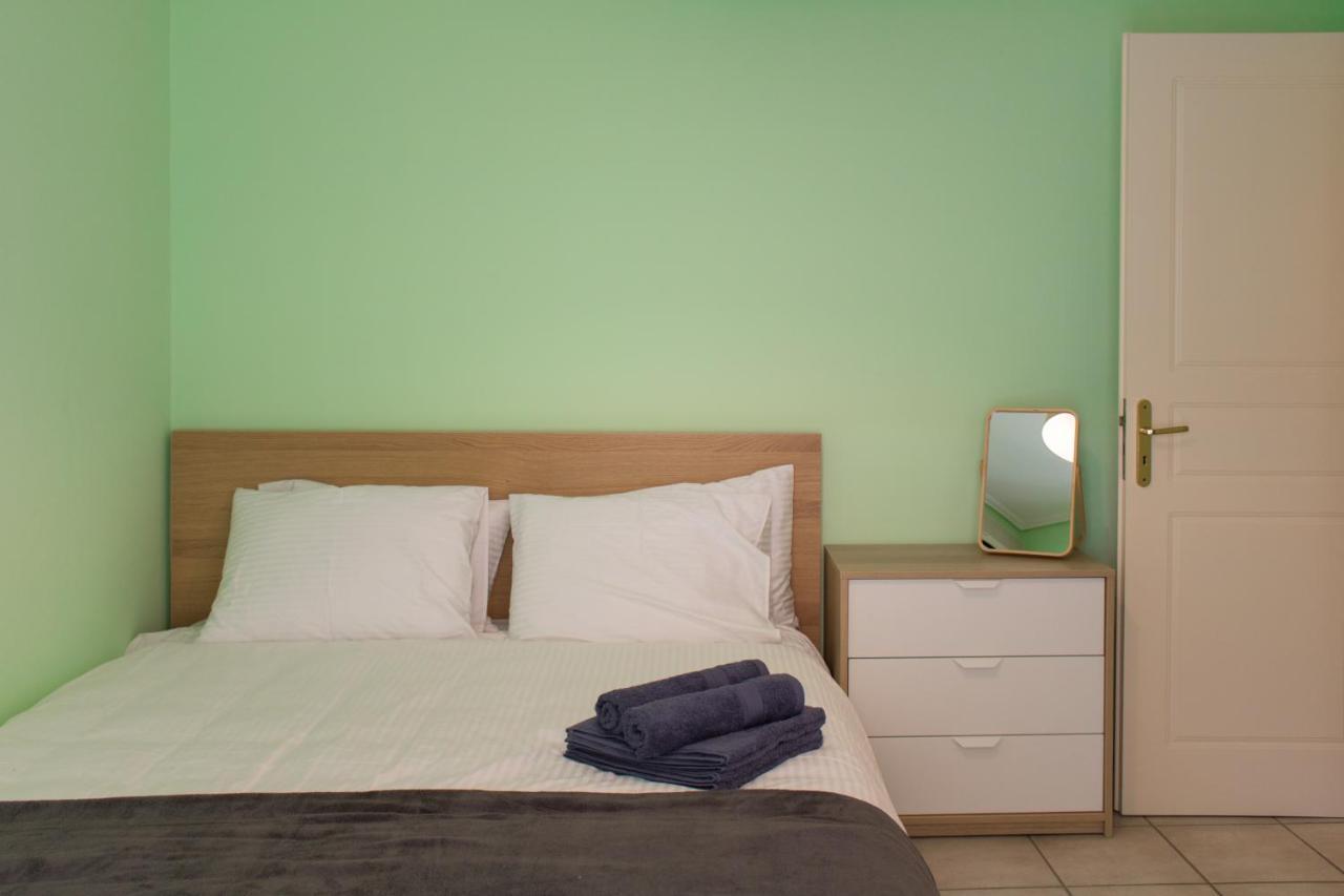 3 Bedroom Comfortable Apartment Gtd31506 Atene Esterno foto
